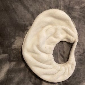 White fluffy hand bag